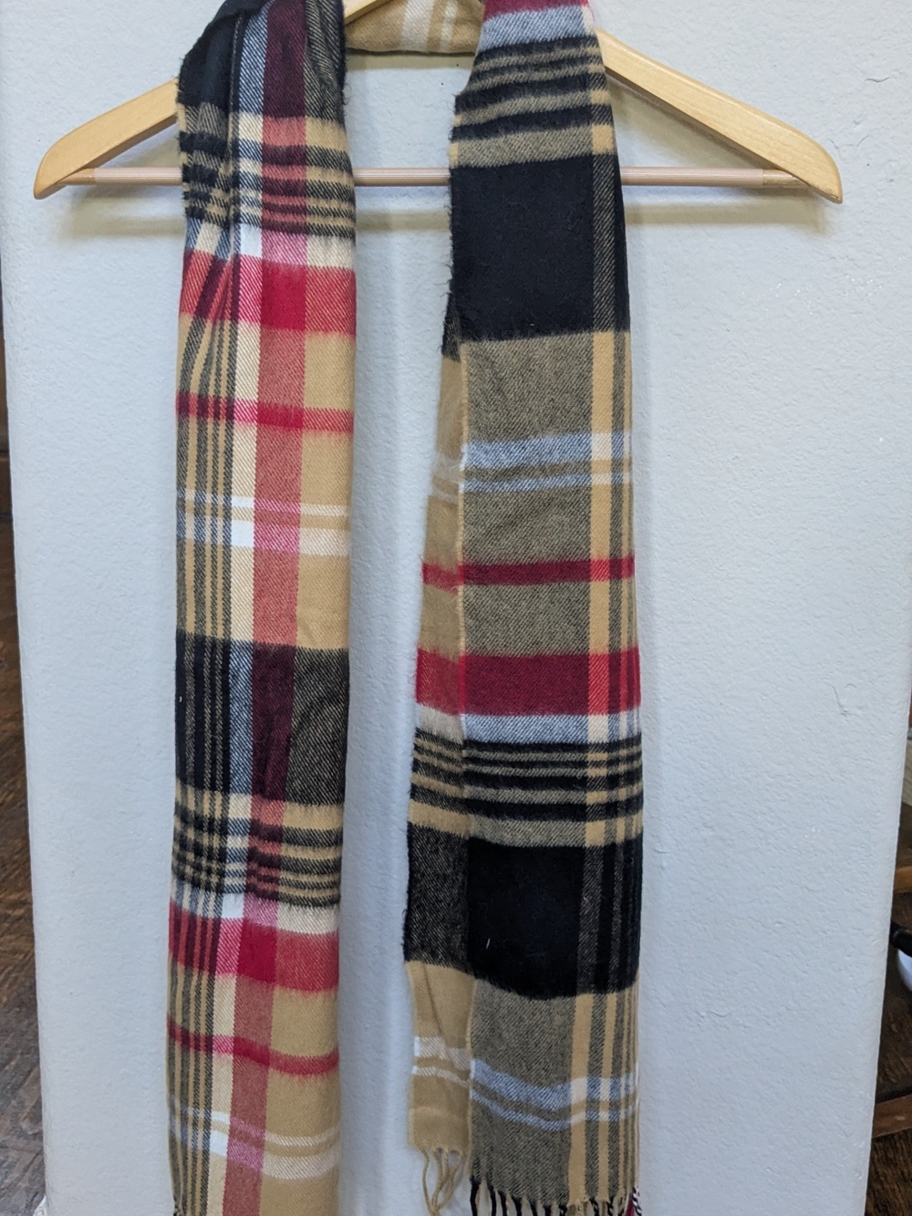 Women's Plaid Scarf in Beige, Red and Black